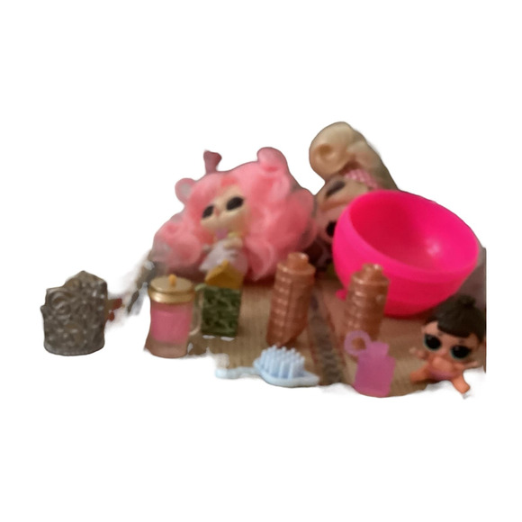 LOL Doll Lot and Accesories Surprise OMG Sweets and Fame Queen Stands - Picture 7 of 9